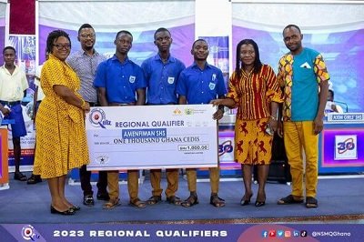 • Amenfiman SHS students receiving their price