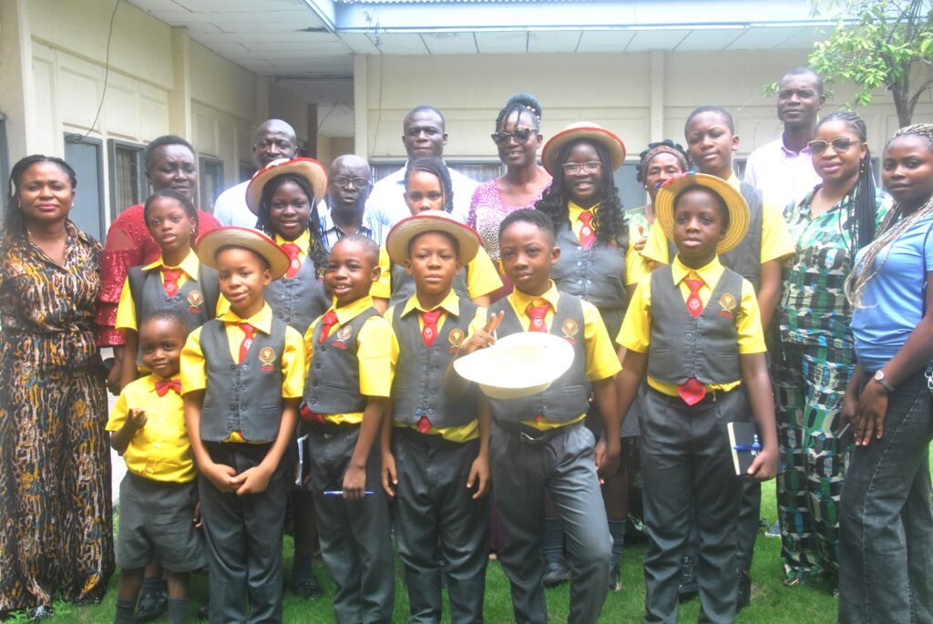 Mr Nortey with the pupils and the teachers.