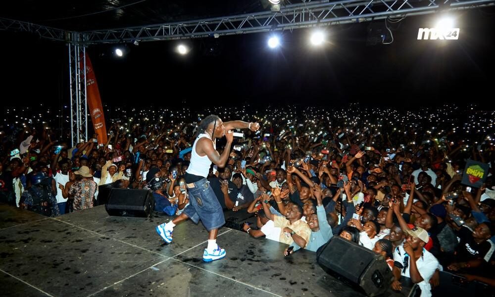 • Stonebwoy performing to huge crowd at Winneba