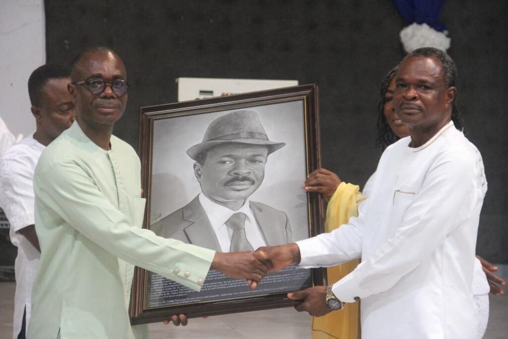 •Mr Samuel Frimpong Manso (Left)
Assistant Auditor General presenting
a picture frame to Mr Fiadzo