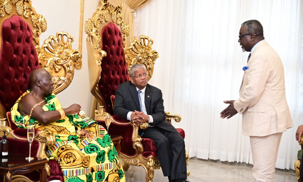 Asantehene with President Ramkalawan and the Consul Mr Acquah