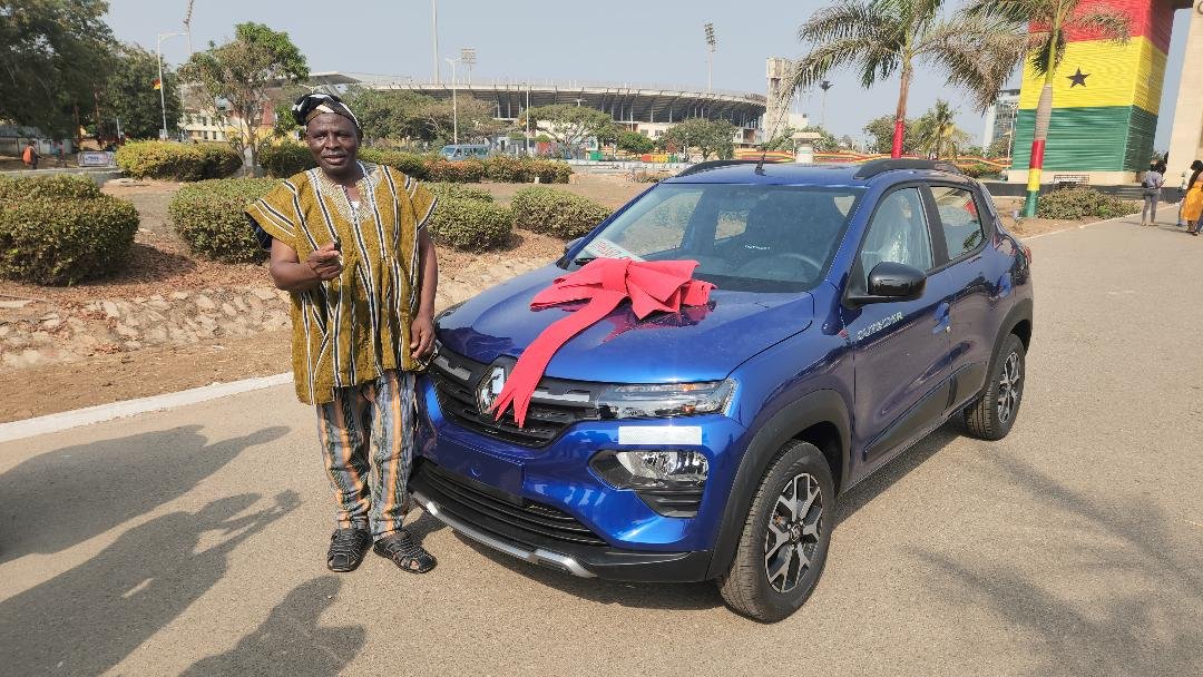 The philanthropist presenting a brand new car to Alhaji Yakubu Ayaana